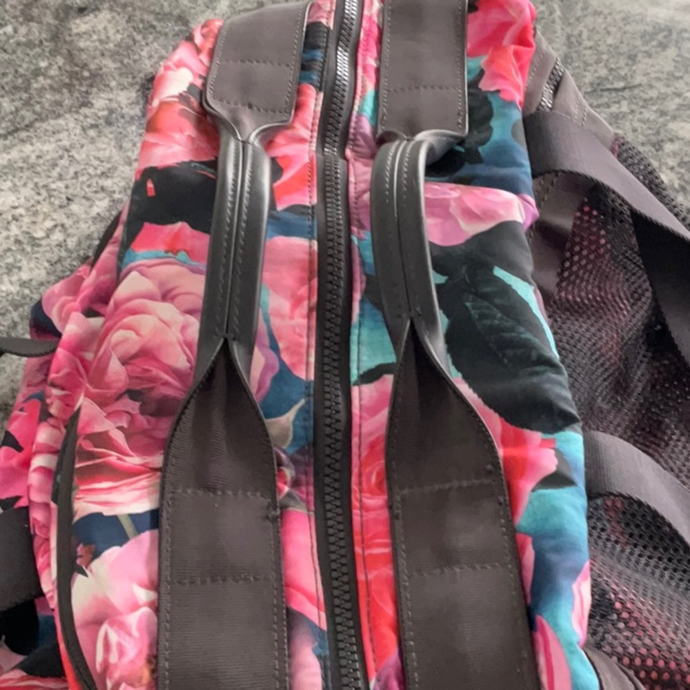 Lululemon Yoga On The Fly Duffel Bag - Picture 10 of 12